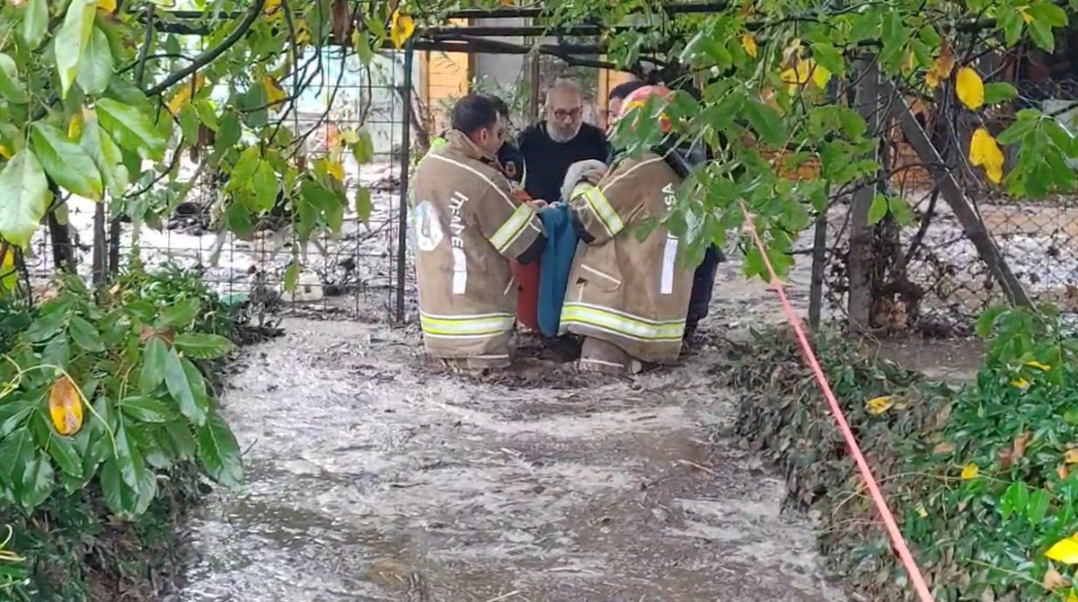 Bursa'da sağanak hayatı olumsuz etkiledi, İznik'te mahsur kalanlar kurtarıldı