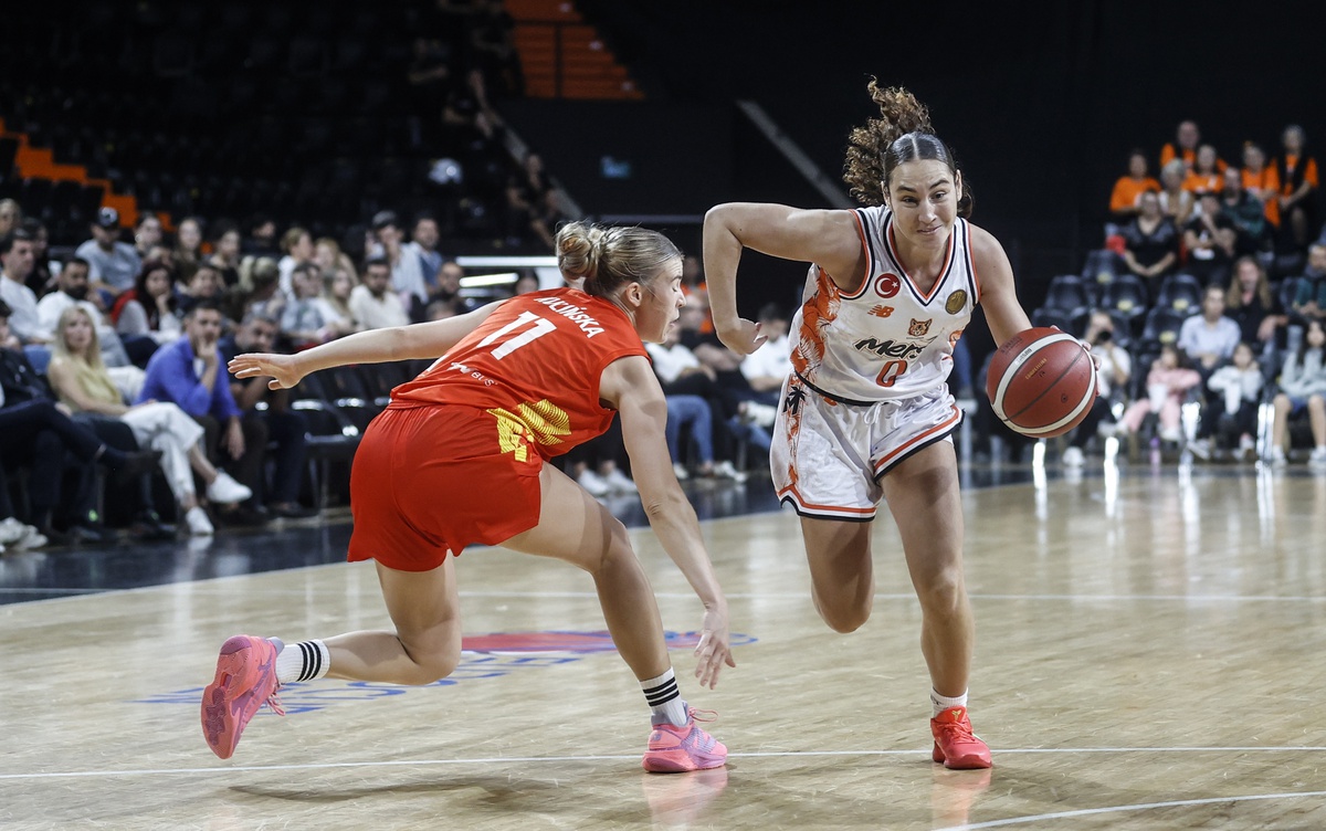 Çimsa ÇBK Mersin, FIBA Kadınlar Eurocup D Grubu maçında Sleza Wroclaw'ı 72-59 yendi