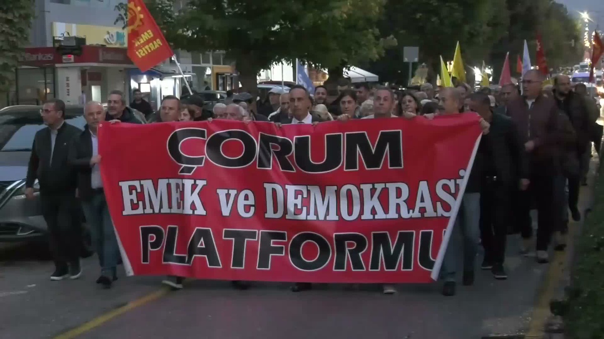 Çorum'da YENİ Parti, Halk TV'ye kayyım kararını yürüyüşle protesto etti
