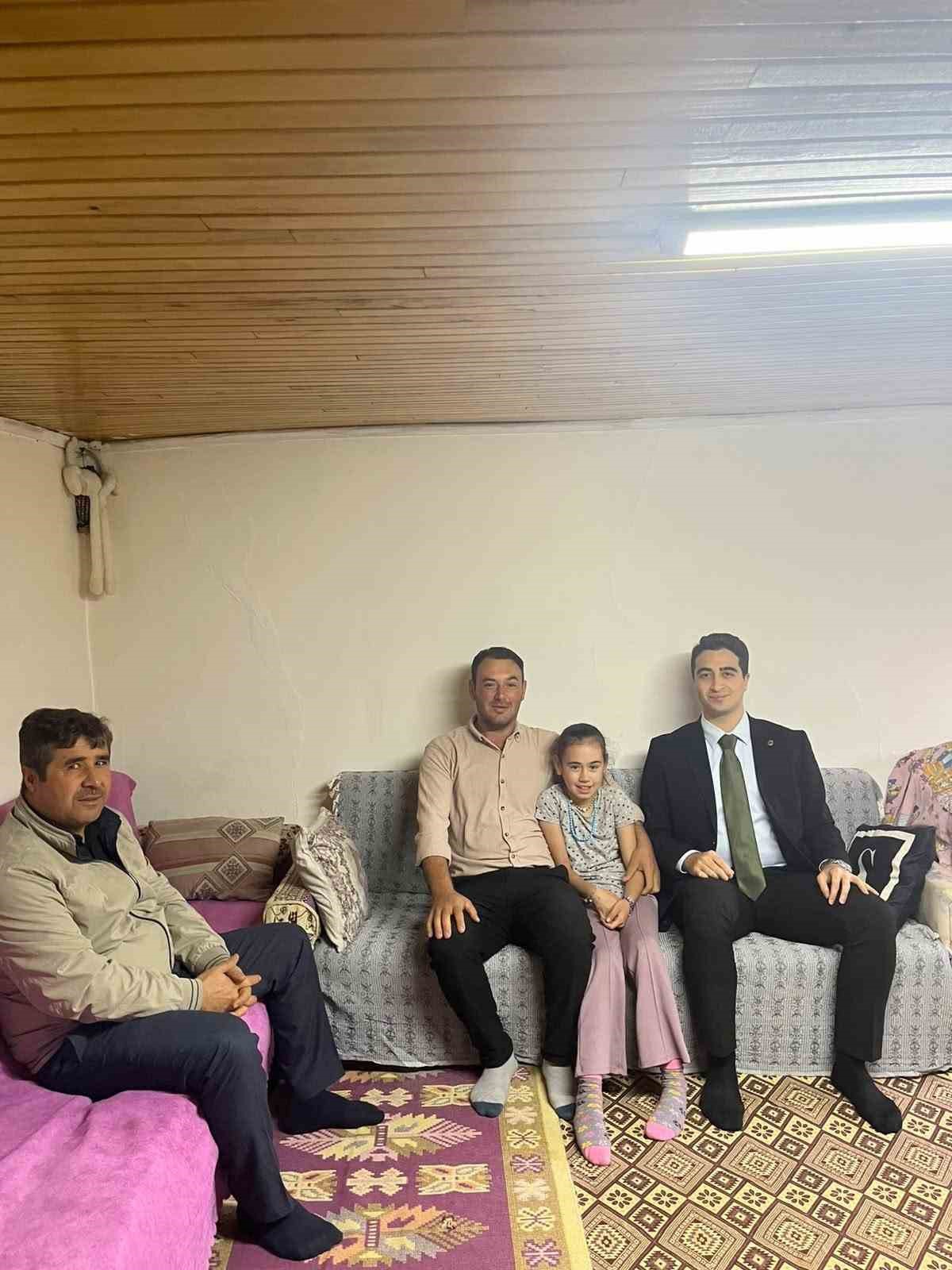 Denizli Beyağaç Kaymakamı Haydari hane ziyaretlerinde vatandaşları dinledi