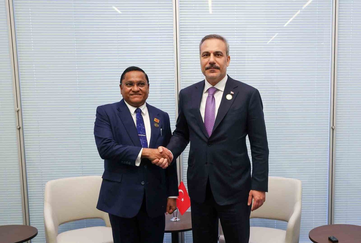 Dışişleri Bakanı Hakan Fidan, Bakü'de Sri Lankalı mevkidaşı Herath ile görüştü