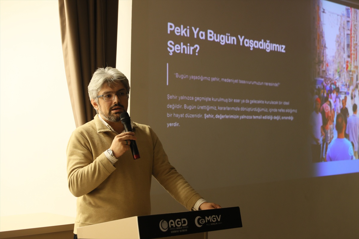 Dr. Çolak, AGD Edirne Şubesi seminerinde Edirne'yi 'serdar şehir' olarak nitelendirdi