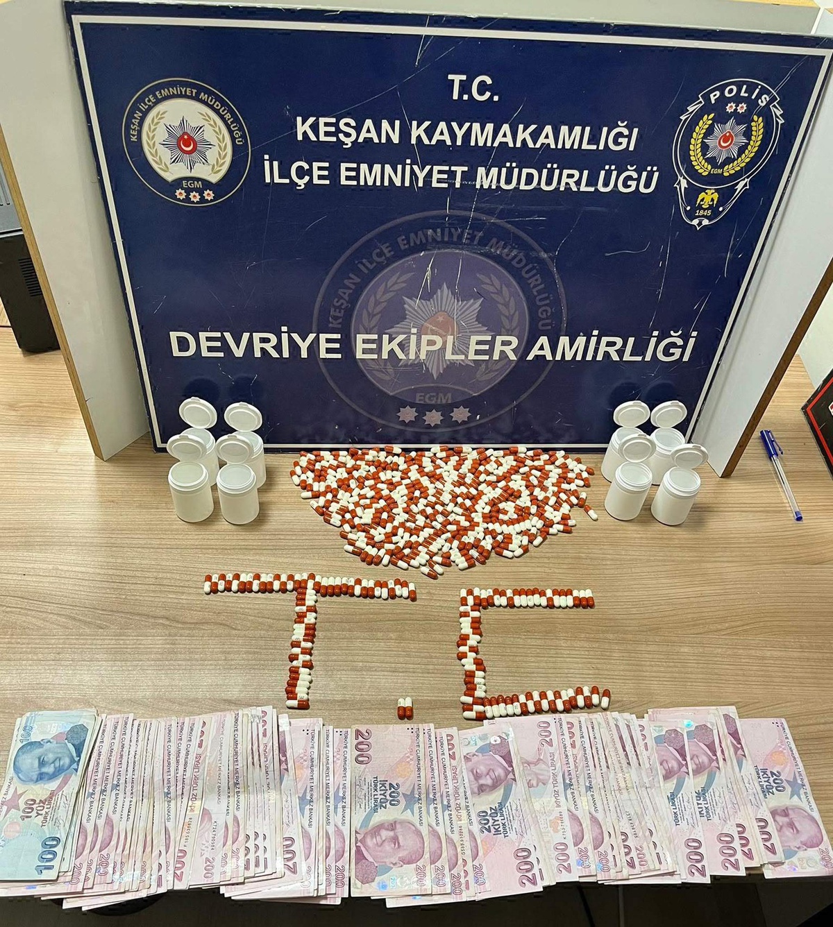 Edirne Keşan'da araçta 413 sentetik hap bulundu, 4 şüpheli gözaltına alındı
