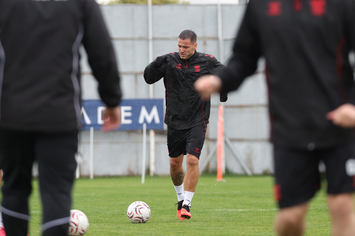 Ekenler Beton Sivasspor, 17 Ekim'de Sarıyer'le oynayacağı maçın hazırlığını sürdürdü