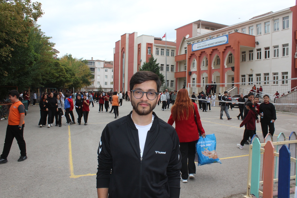 EKPSS'de Türkiye 27'ncisi olan görme engelli öğretmen, mezun olduğu okulda görev yapıyor