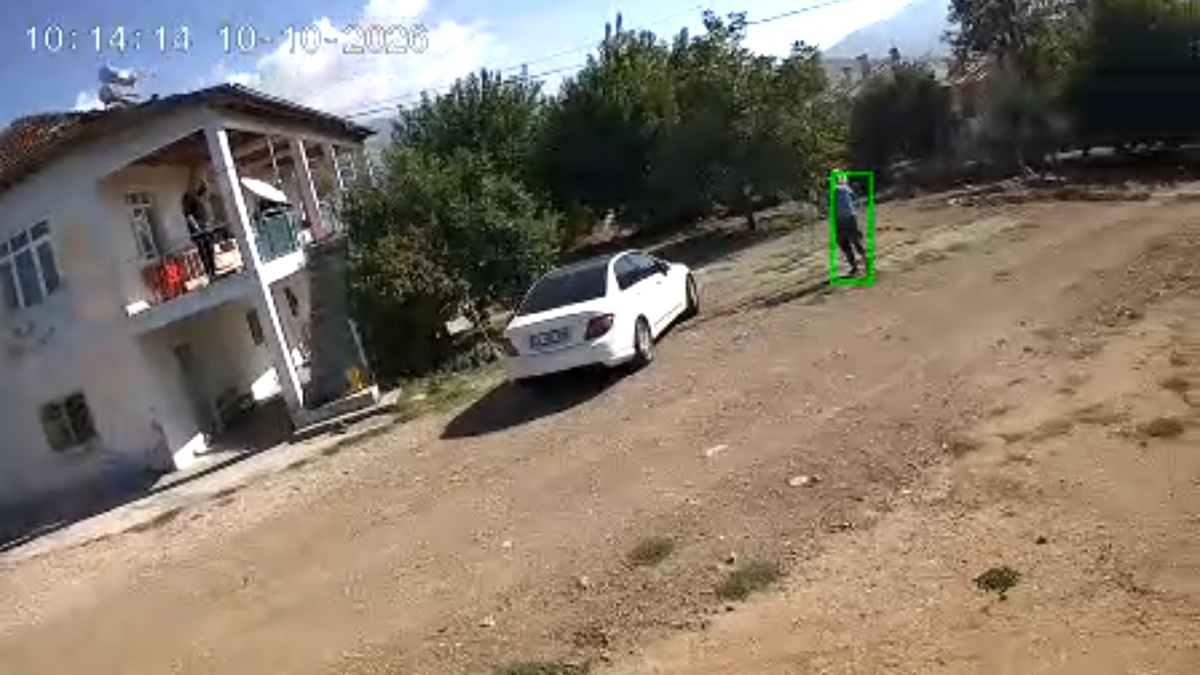 Elazığ Baskil'de Nuri Toğantemur, kovan bakımında arı saldırısına uğrayıp yaralandı
