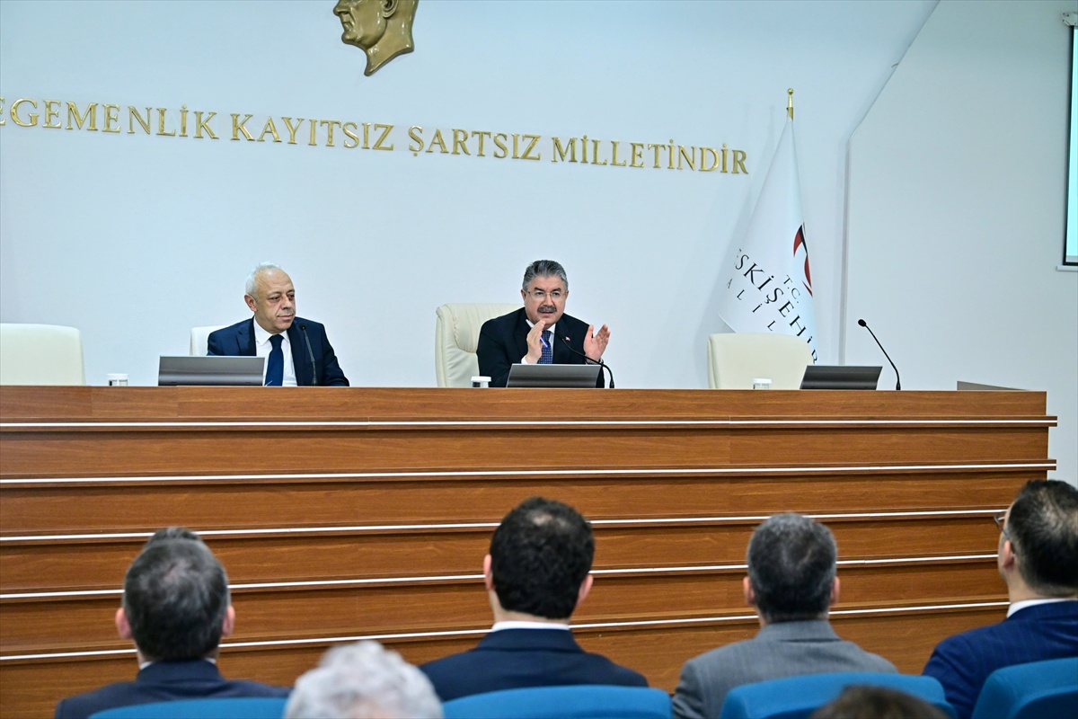 Eskişehir'de sosyal yardımlaşma vakıfları Vali Yılmaz başkanlığında değerlendirildi
