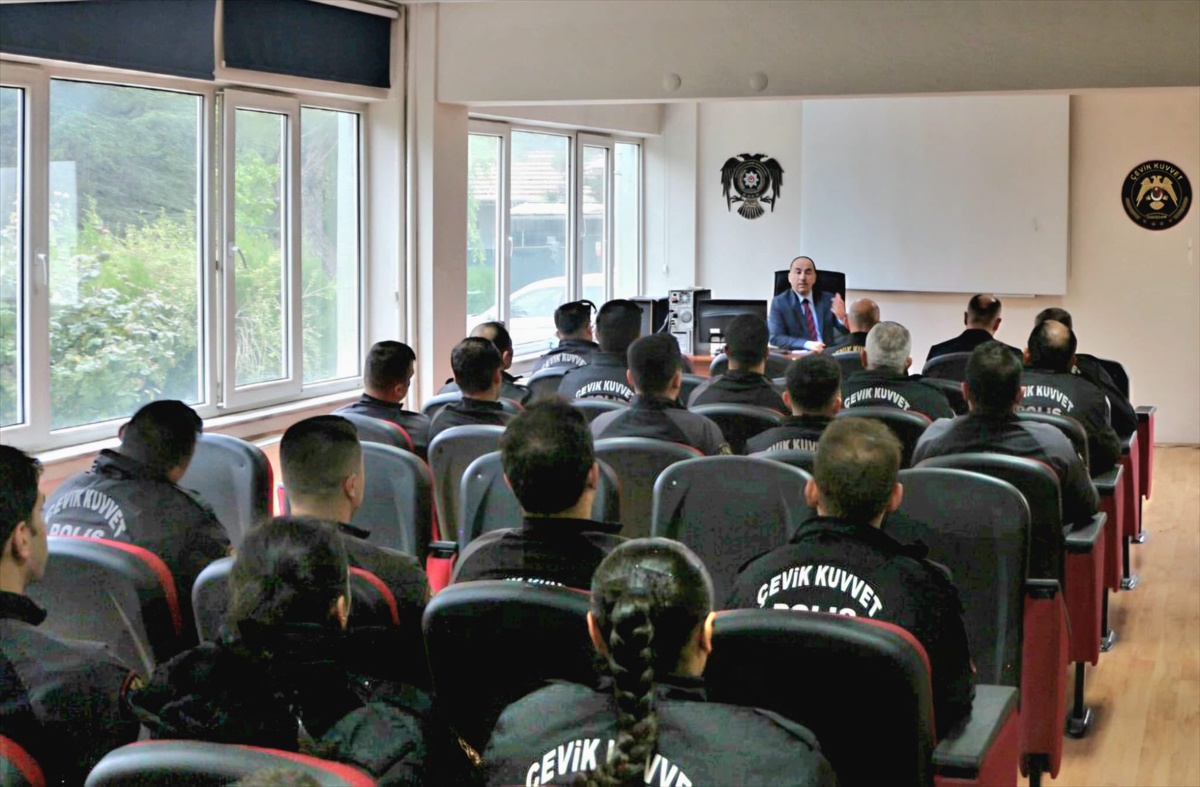Eskişehir İl Emniyet Müdürü Yılmaz, çevik kuvvet personeline başarılar diledi