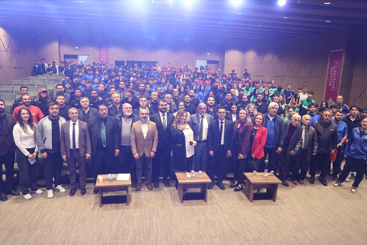 Gaziantep'te sporda çocuk koruma seminerinde Gülhan Gündüz konuştu