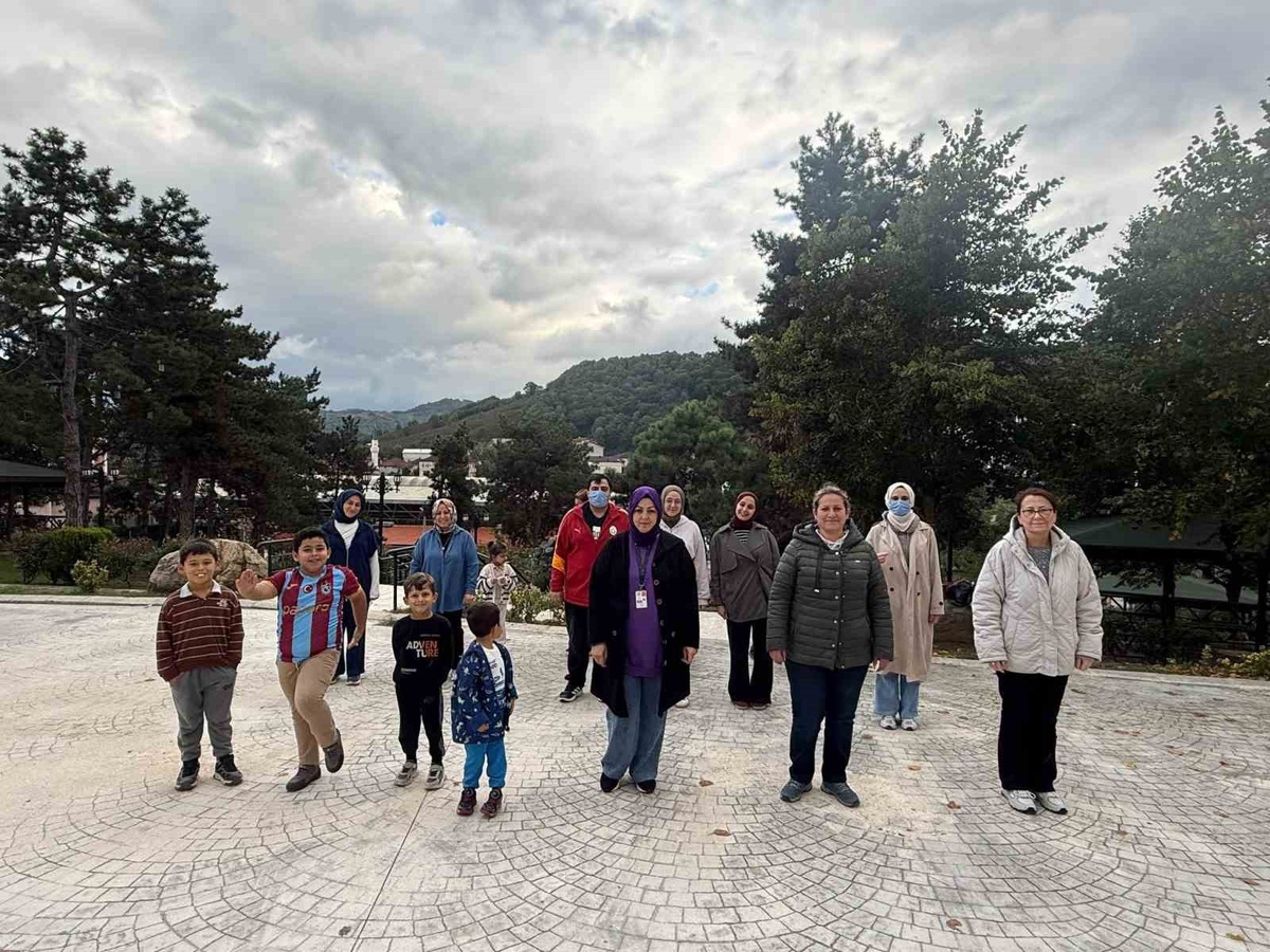 Gümüşova'da sağlık ekipleri vatandaşlara fiziksel aktivitenin önemini anlattı