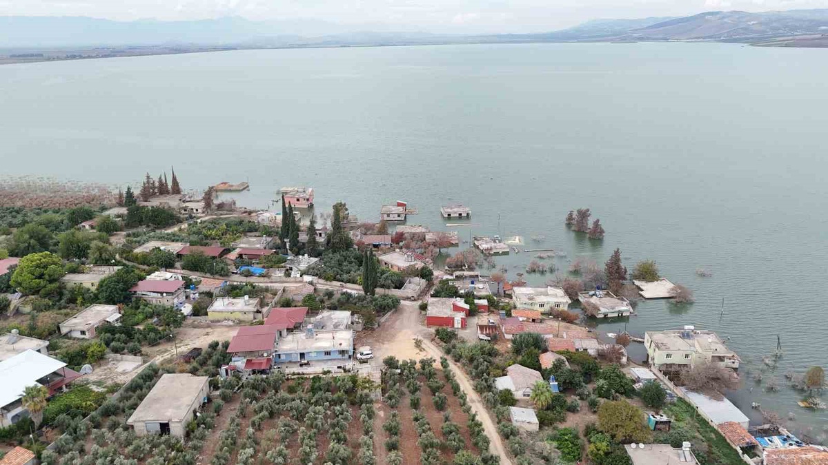 Hatay'da Reyhanlı Barajı doldu, 2 köy yeniden sular altında kaldı