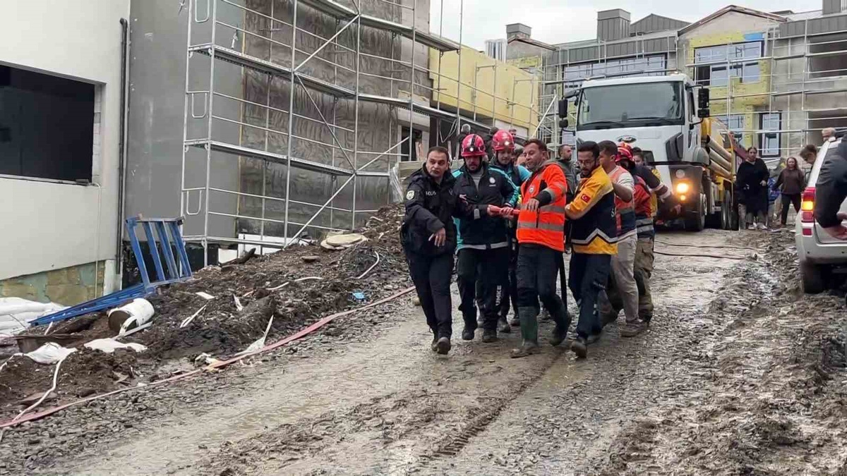 İstanbul Beykoz'da okul inşaatındaki kuyuya düşen işçi kurtarılamadı