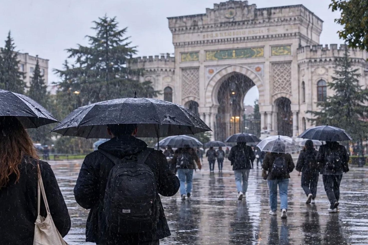 İstanbul'da 24 üniversitede yüz yüze eğitime 1 gün daha ara verildi