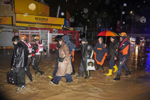 İstanbul Valiliği, olumsuz hava koşulları nedeniyle eğitime 1 gün ara verildiğini duyurdu