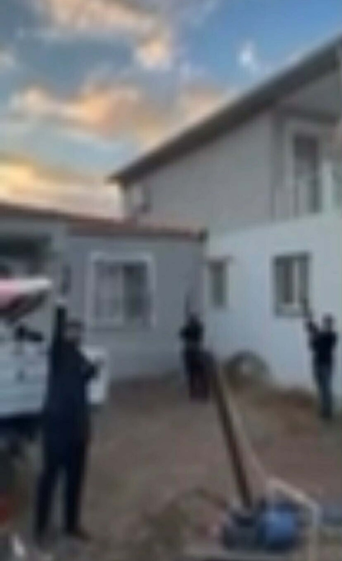 İzmir Foça'da düğünde havaya ateş açanlara operasyon! 14 şüpheliden 7'si tutuklandı, evlerinden silah ve pala çıktı