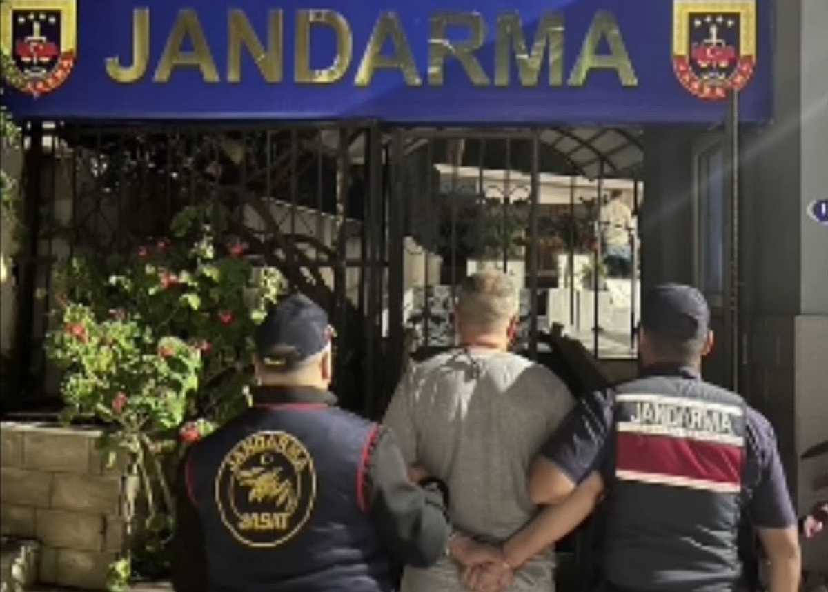 İzmir Menderes'te cinayetten 11 yıl 8 ay cezası olan şüpheli gizli bölmede yakalandı