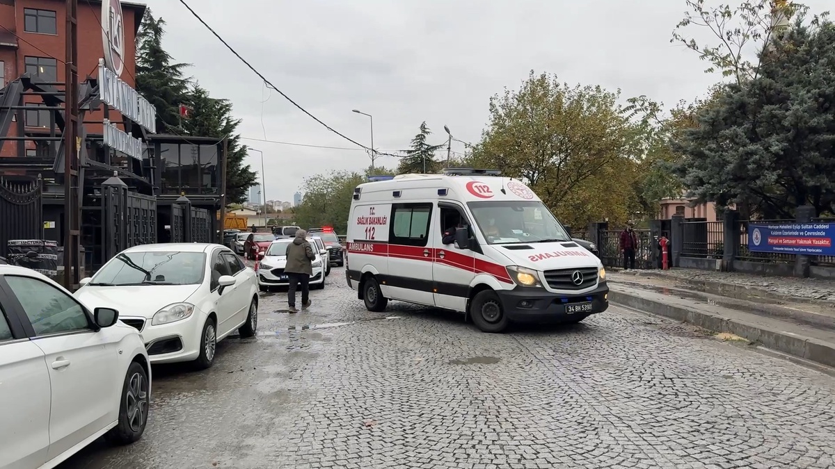 Kağıthane'de köprü ayağına takılan erkek cesedi için polis çalışma başlattı