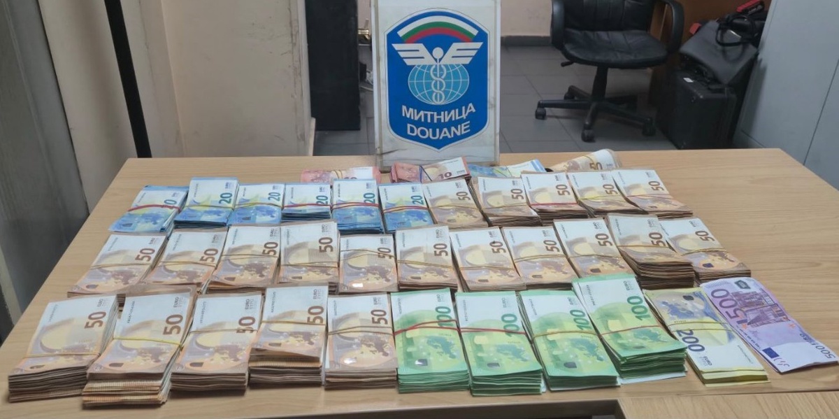 Kapitan Andreevo Gümrüğü'nde tırda gizlenmiş 162 bin 700 euro ele geçirildi