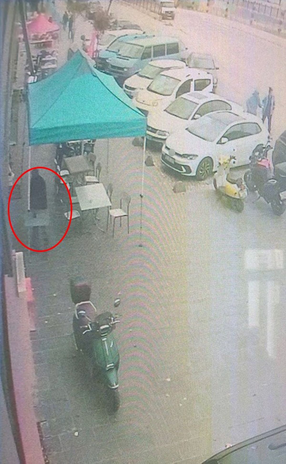 Karabük'te dükkandan para isteyen şahıs, isteği karşılanmayınca masayı devirdi