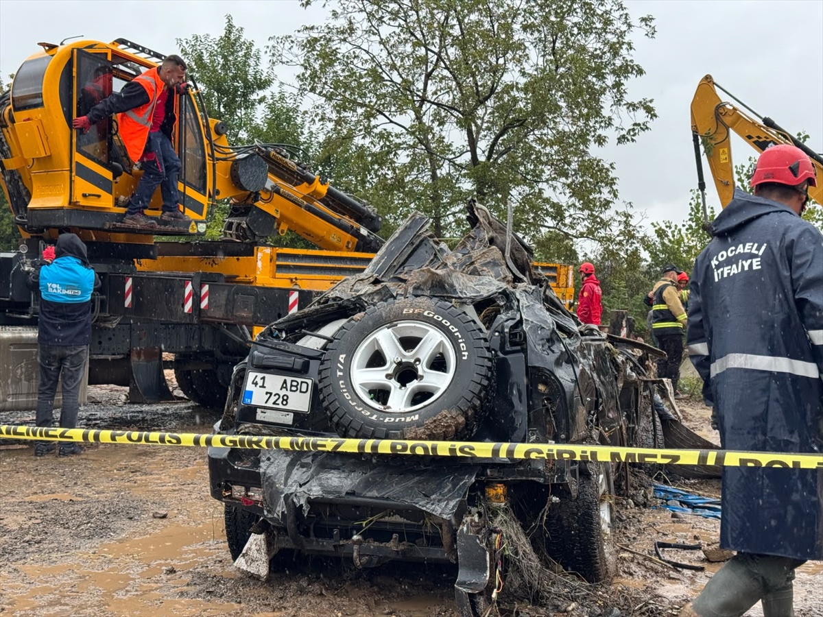 Kocaeli'de sel ve su baskını sonrası kayıp ihbarı yapılan 1 kişi aranıyor
