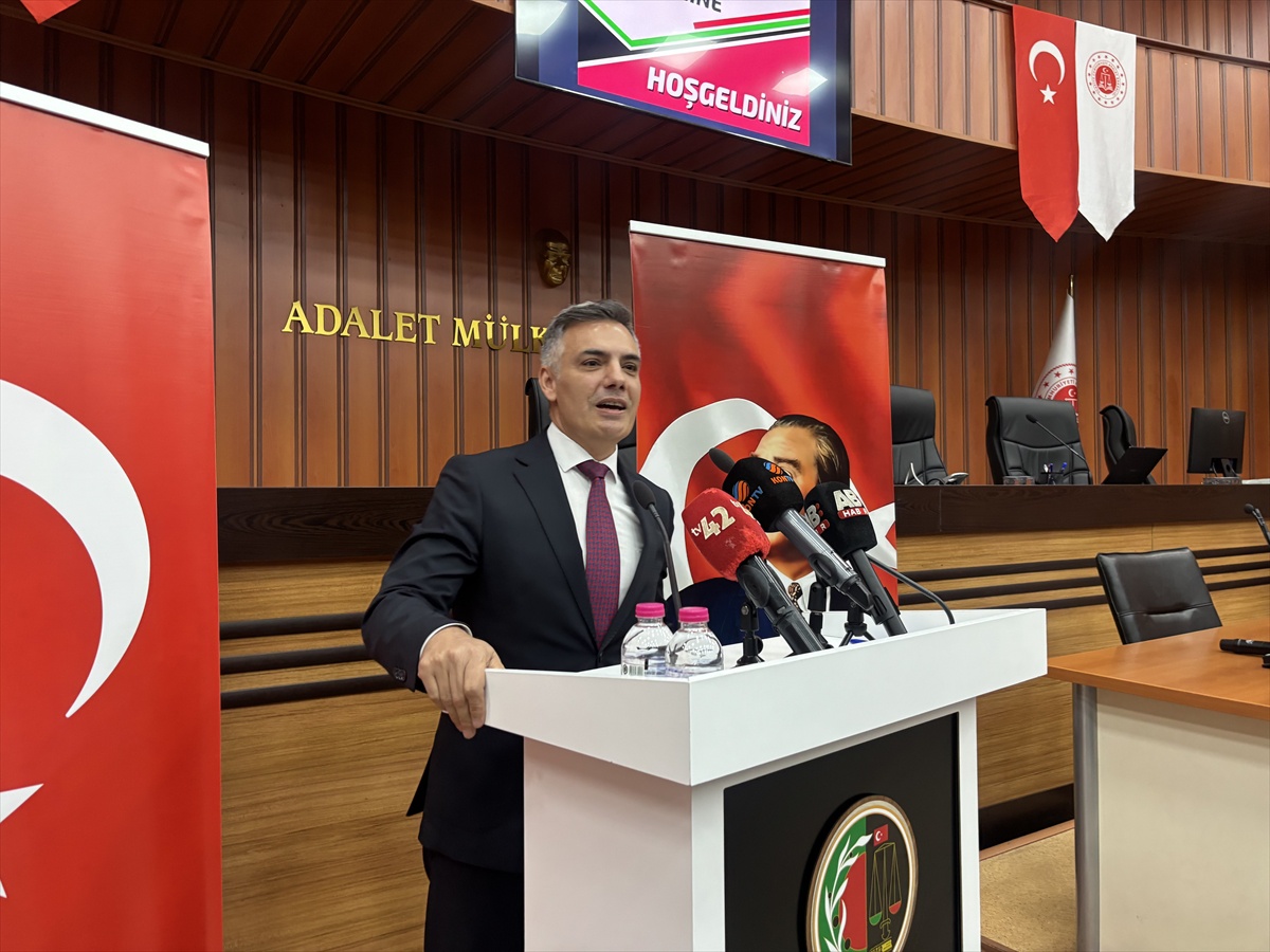 Konya Barosu Başkanı Oktay Unkur yeniden seçildiği görev için mazbatasını aldı