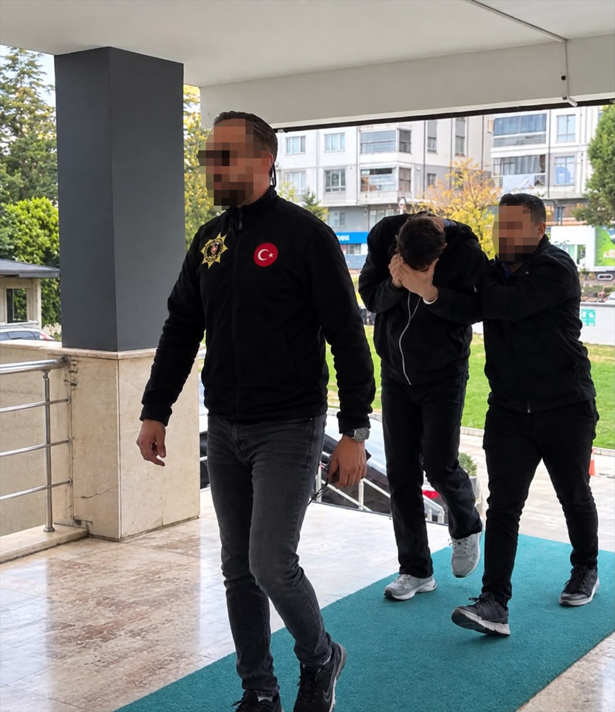 Konya Seydişehir'de uyuşturucu operasyonunda 3 zanlıdan 1'i tutuklandı