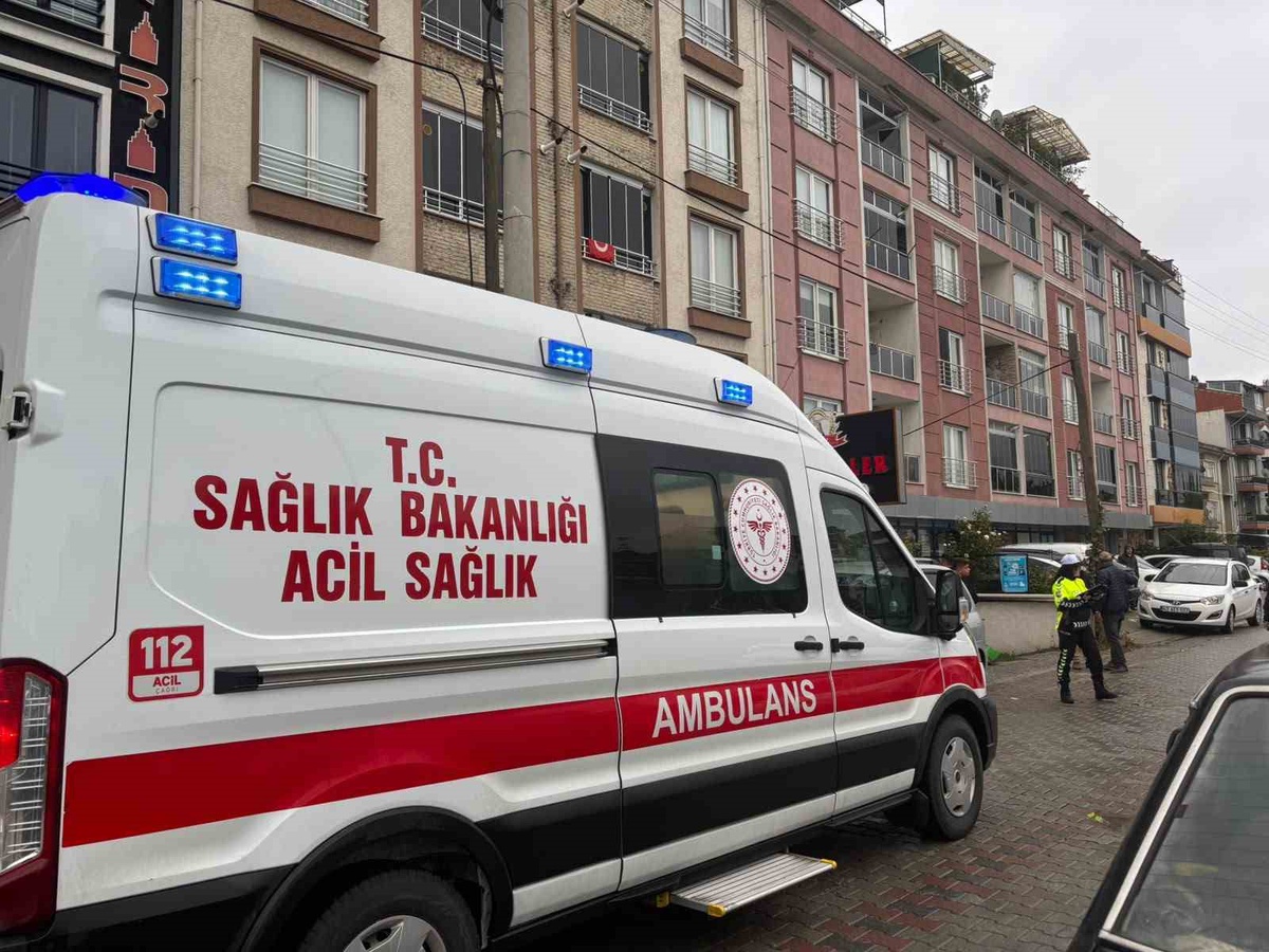 Kütahya Tavşanlı'da motosiklet yayaya çarptı, sürücü ve yaya yaralandı