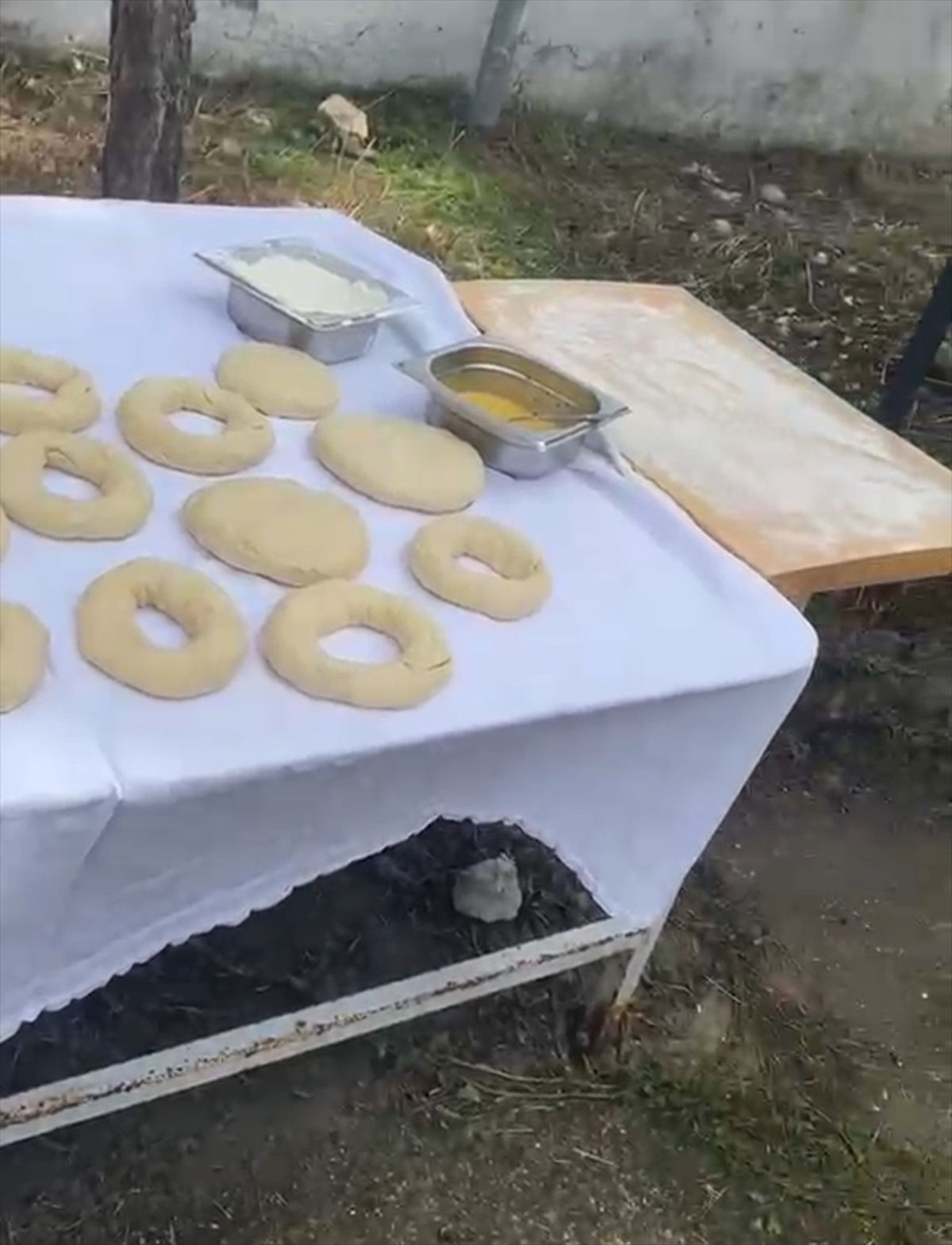 Mengen'de köy yatırımları görüşüldü, Yeniçağa'da aşçı adayları köy ekmeği yaptı