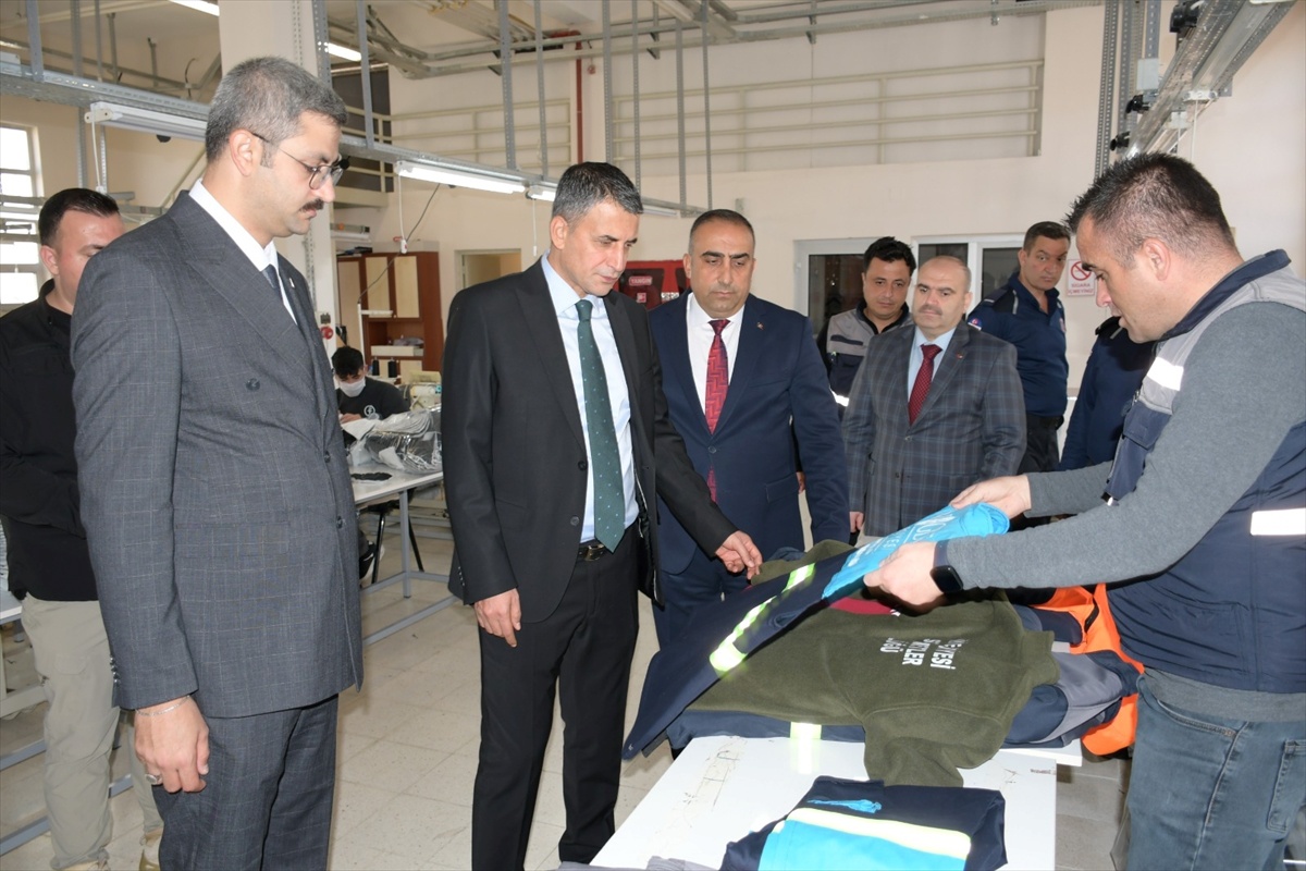 Niğde Cumhuriyet Başsavcısı Tuncay, cezaevi iş yurdu atölyelerini ziyaret etti