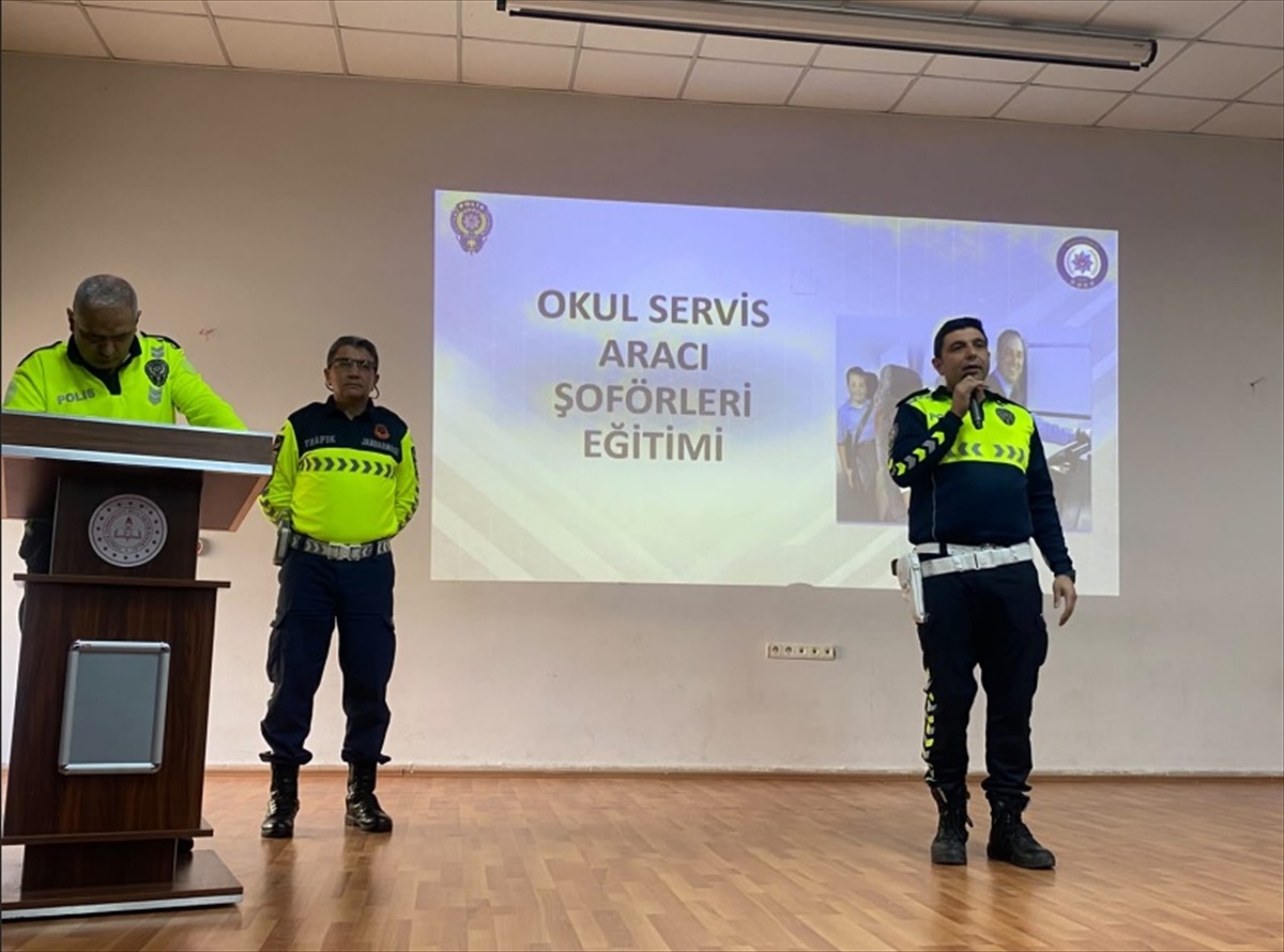 Niğde'de 256 okul servis sürücüsü ve rehber personel trafik eğitiminden geçirildi