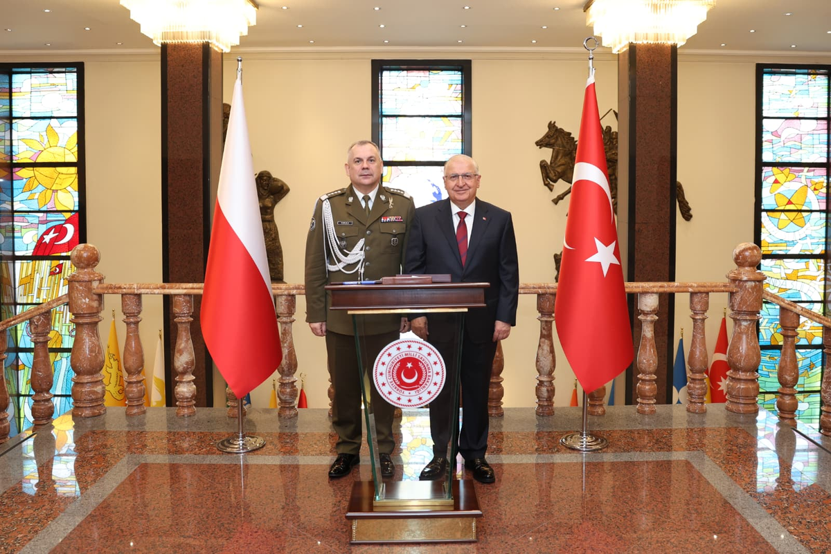 Polonya Genelkurmay Başkanı Kukula, Ankara'da Bakan Güler tarafından kabul edildi