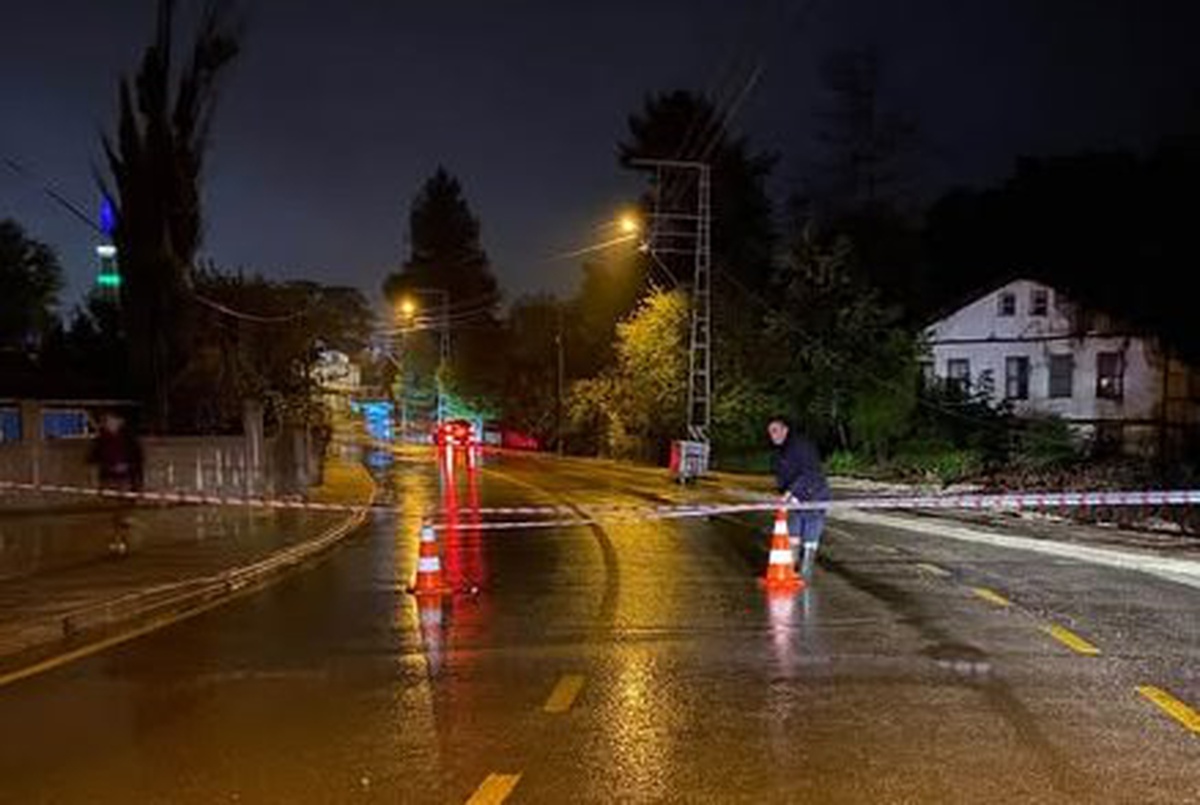 Sakarya'da sağanak sonrası Akyazı-Karapürçek yolundaki Kepekli Köprüsü kapatıldı