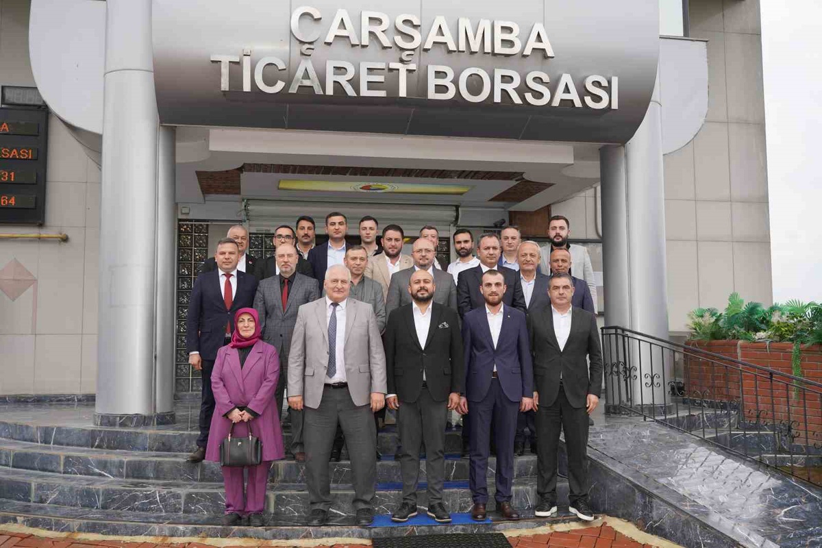 Samsun Çarşamba'da daire amirleri, Borsa Başkanı Yılmaz'a hayırlı olsun dedi.