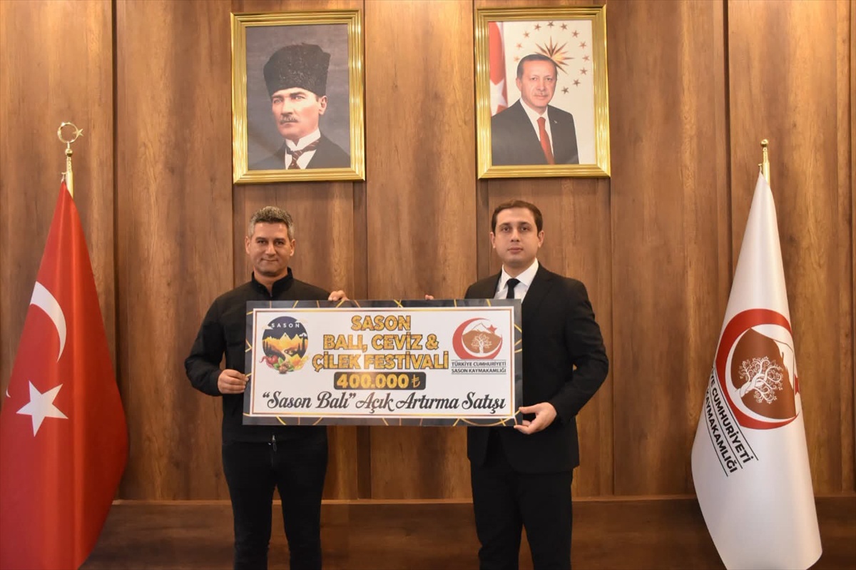 Sason'da 1 kilogram bal 400 bin liraya satıldı, bedeli üreticilere teslim edildi