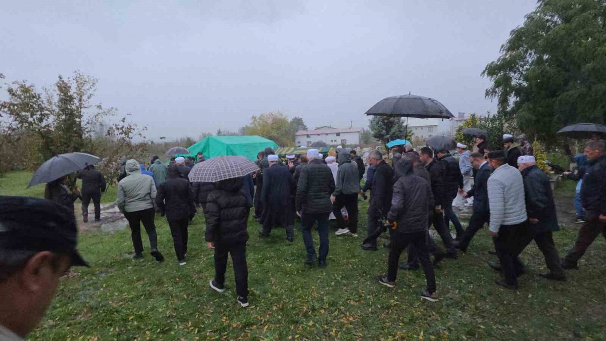 Selde elektrik akımına kapılan 14 yaşındaki hafız Mahmud Işıldak Düzce'de defnedildi