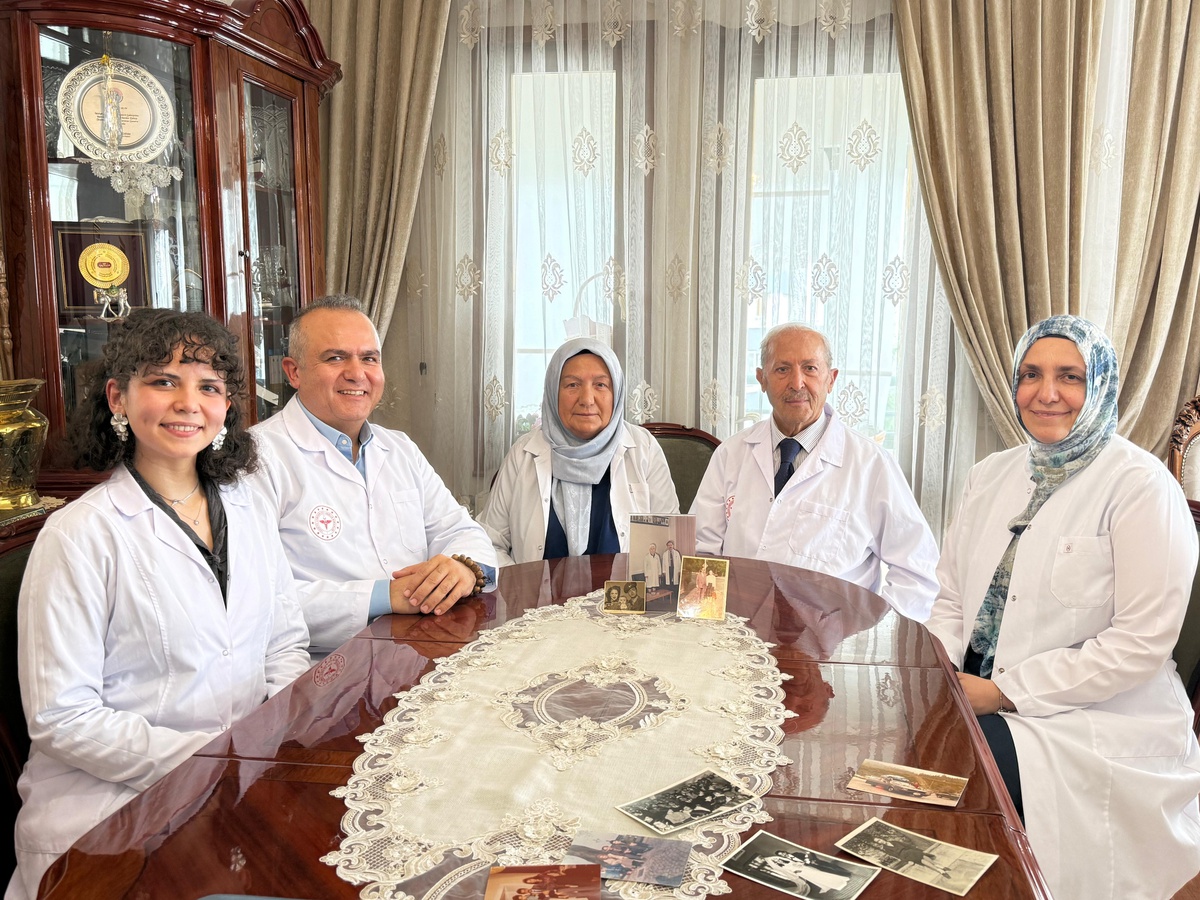 Sılay ailesinin doktorluk geleneği Ravza Zeynep'in mezuniyetiyle 4'üncü kuşağa ulaştı