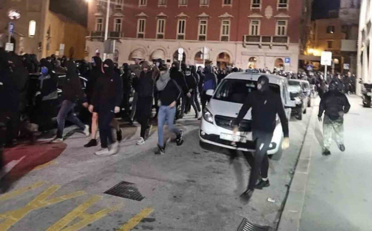 Split'te Hajduk taraftarları Ajax taraftarlarına saldırdı, 57 kişi gözaltına alındı