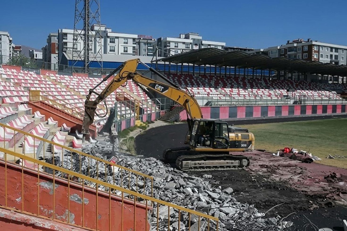 Stadı yıkılan Vanspor, maçlarını oynamak istediği 2 şehri açıkladı