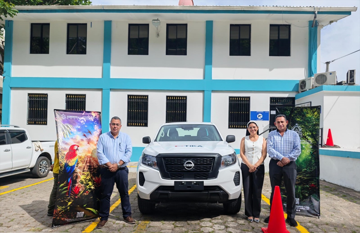 TİKA, Honduras'ta orman koruma erken uyarı sistemine 4x4 arazi aracı desteği verdi
