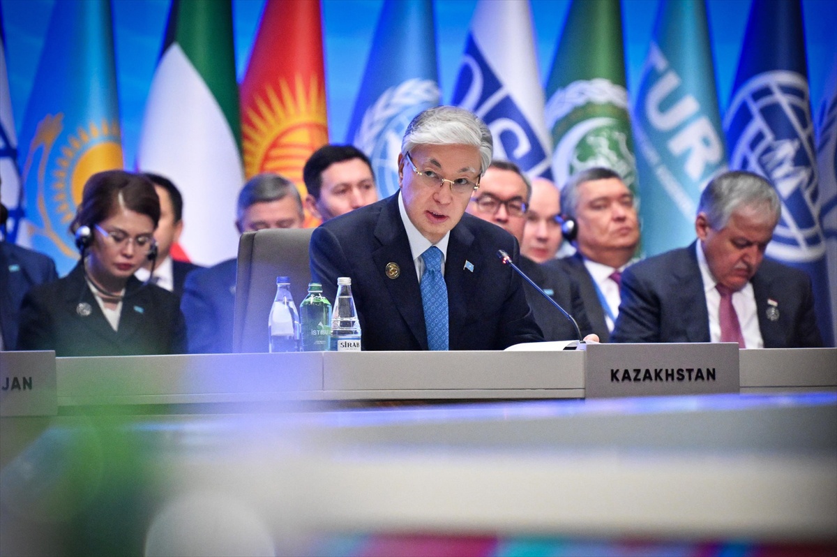 Tokayev, Bakü'deki CICA zirvesinde Asya'nın güçlü kurumlara ihtiyaç duyduğunu söyledi