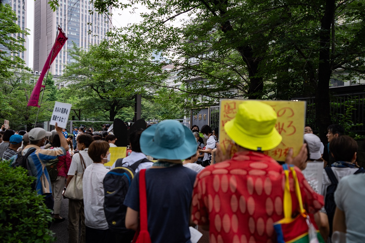 Tokyo'da ABD Büyükelçiliği yakınında Okinawa'daki cinayet ve gasp protesto edildi