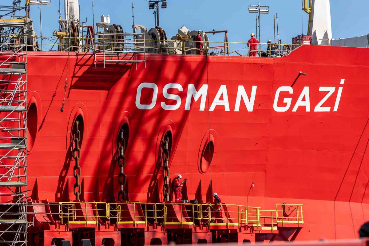 Türkiye’nin ilk yüzer üretim platformu Osman Gazi görev yerine uğurlanıyor