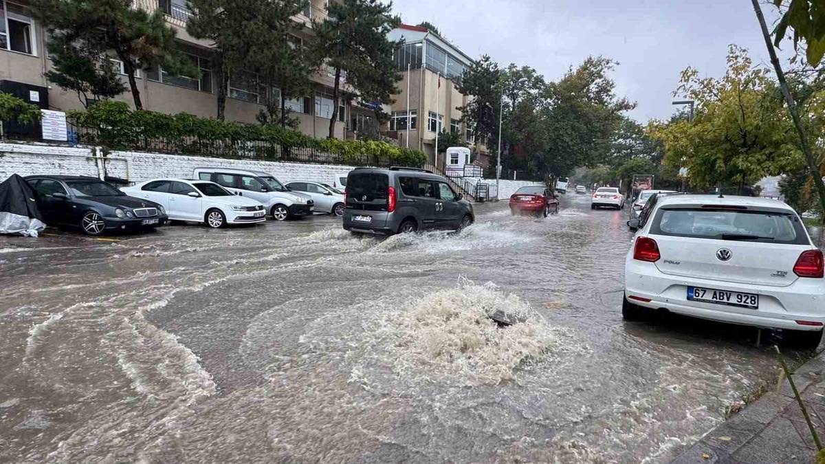 Zonguldak'ta sağanak nedeniyle motosiklet ve motokuryeler trafiğe çıkamayacak