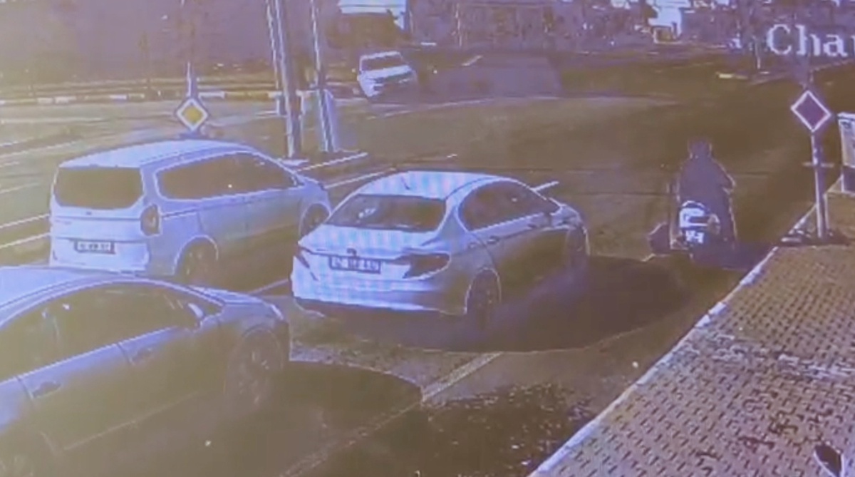 Adıyaman'da çarpışan araçlardan hafif ticari devrildi, 1'i bebek 3 kişi yaralandı