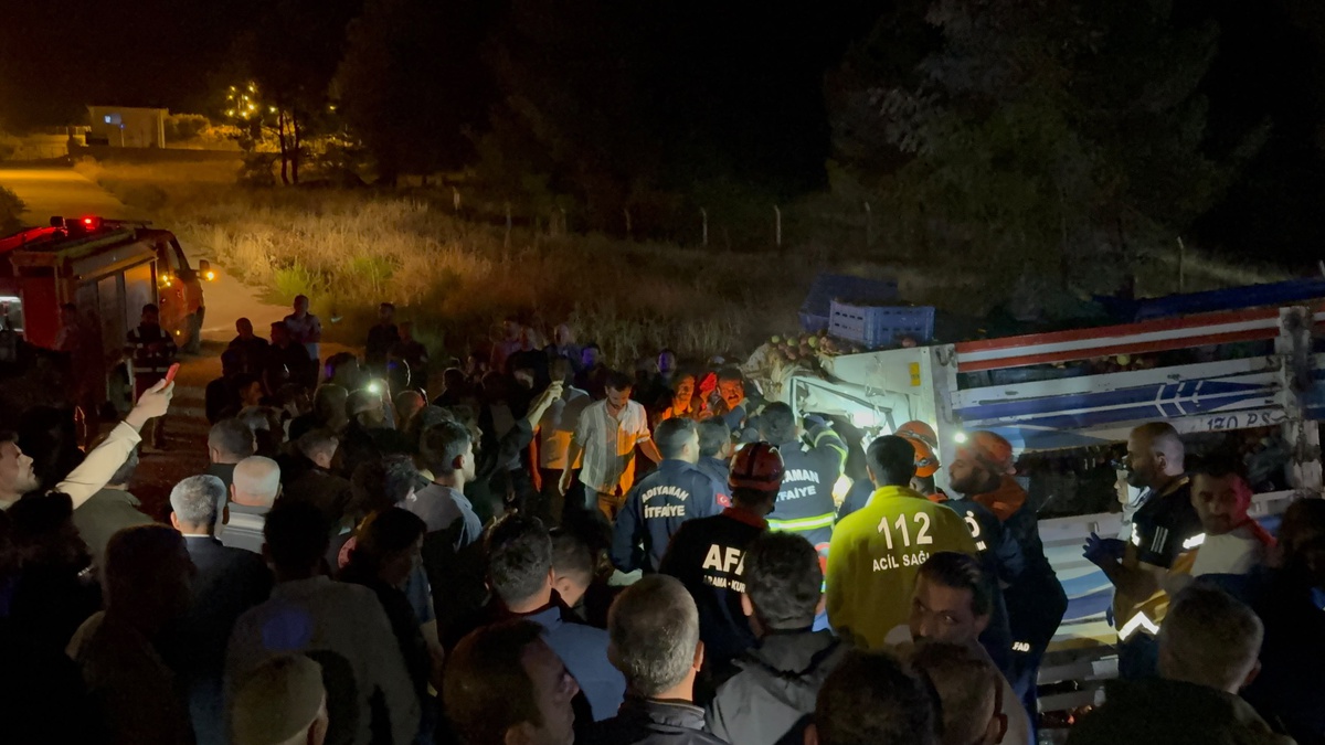 Adıyaman'da traktörle çarpışan kamyonetin sürücüsü öldü, traktör sürücüsü yaralandı