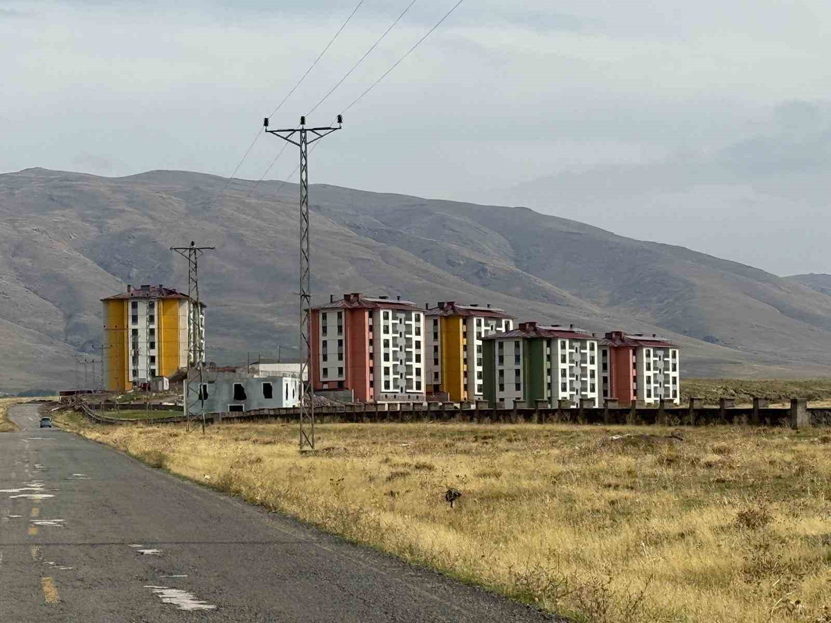 Ağrı Patnos'ta 131 konutluk TOKİ inşaatının son aşamada olduğu belirtiliyor