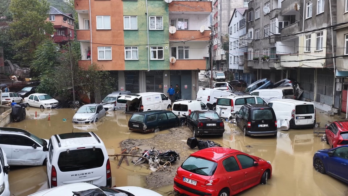 AKOM, 17 Ekim Cumartesi İstanbul'da yağışların şiddetleneceğini öngördü