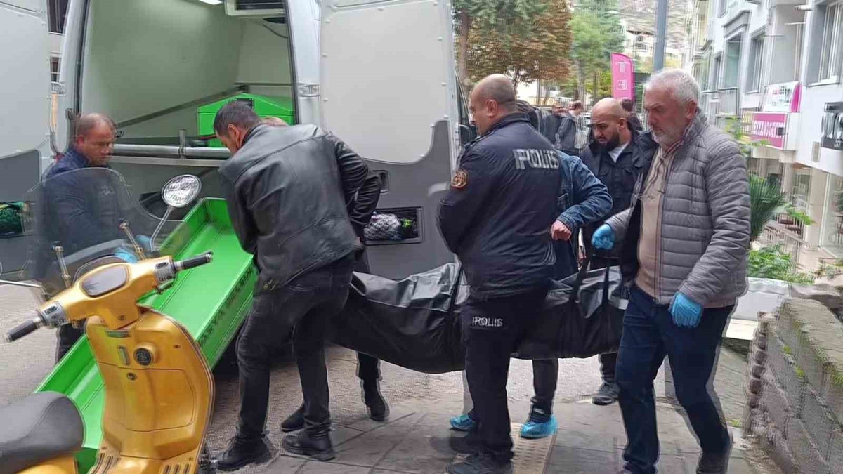 Amasya'da 16 yaşındaki kız öğrenci, kilitli odasında ölü bulundu
