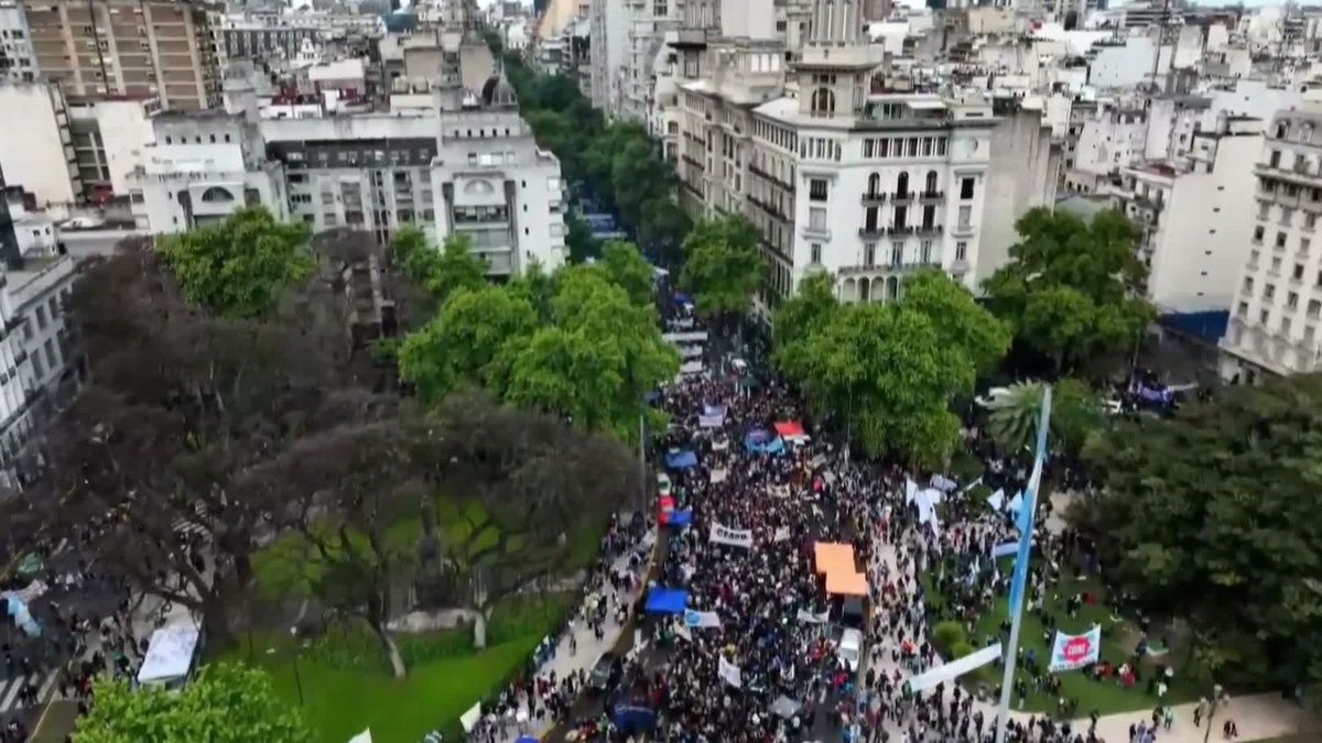 Arjantin'de üniversite protestosunda polisle çatışma çıktı, 25 kişi gözaltına alındı