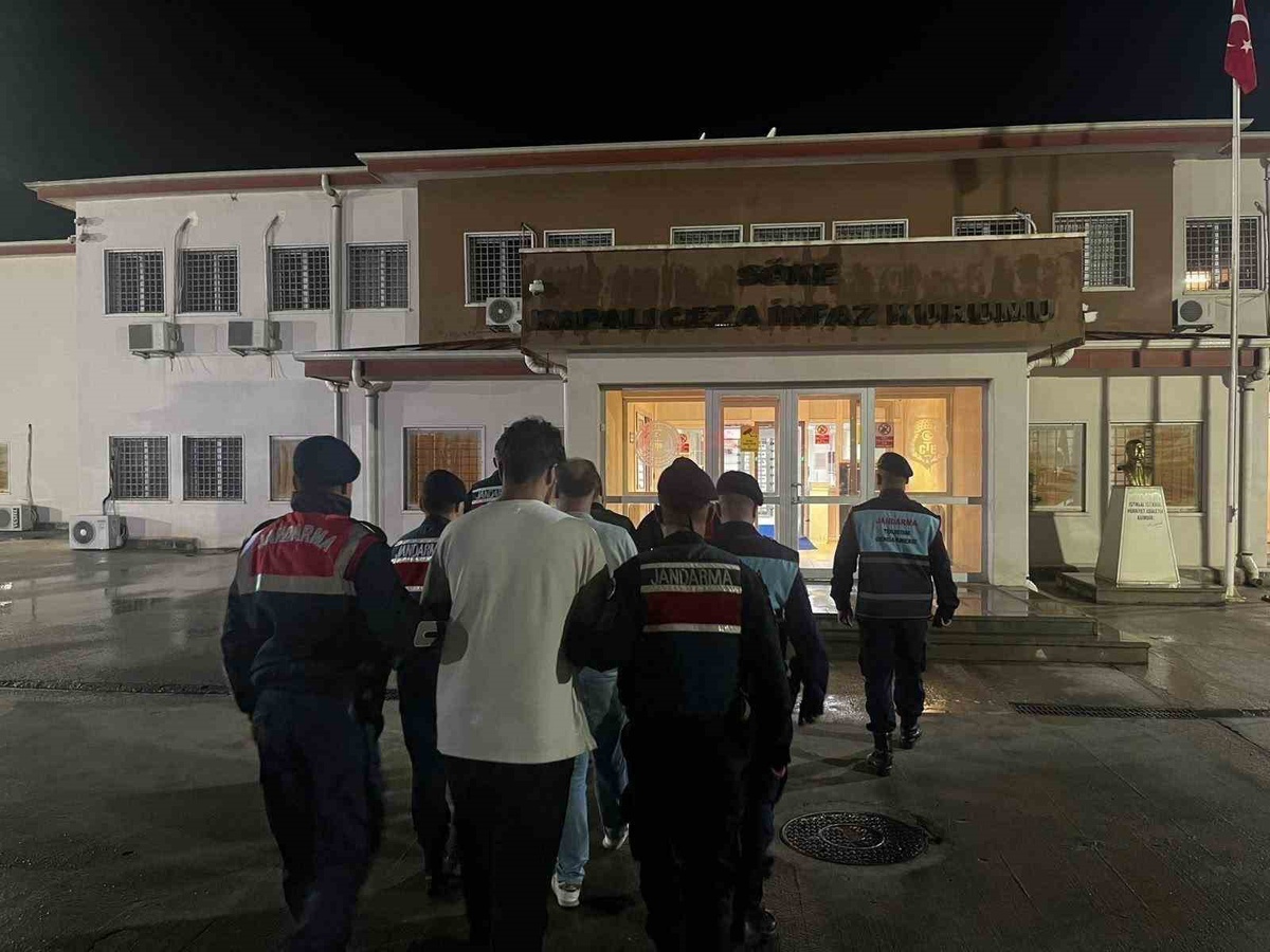 Aydın Didim'de otel operasyonunda 14 düzensiz göçmen yakalandı, 8 kişi tutuklandı